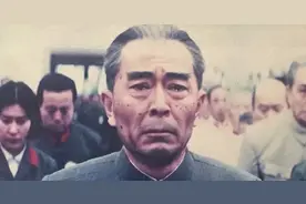 因演得太像周总理，邓颖超看他演出时身体前倾，观众集体泪奔图片