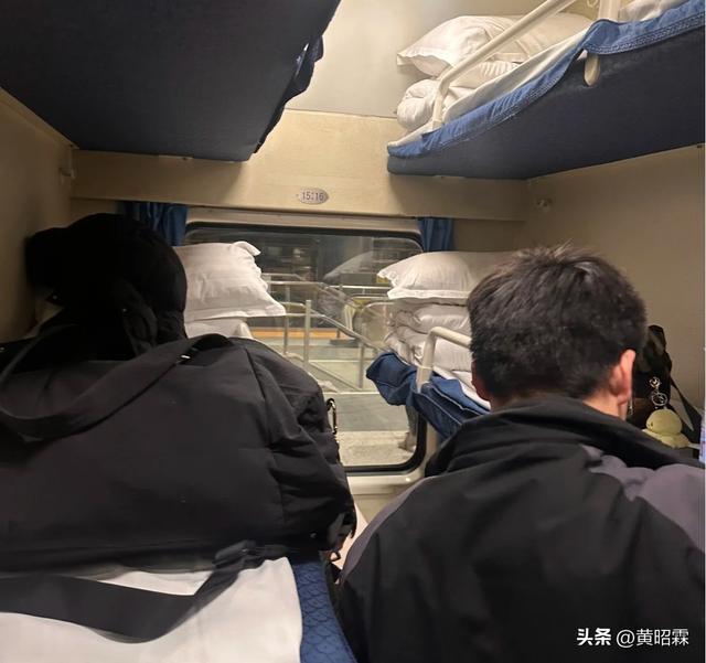 “你凭什么不换？”男子：谁的铺位谁做主，我就不换！