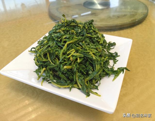 自驾新疆，从哈密到阜康，分享一条小众路线，车少景美（1）