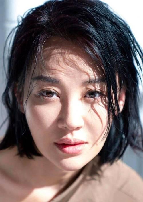 她一生 “风流成性、老少通吃”，撩汉无数，现如今56岁却依旧单身