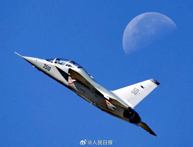 转存收藏！人民日报出图#当明月遇上国之重器#，浪漫又硬核↓↓