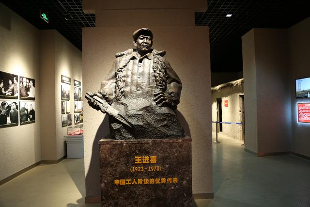 玉门铁人四像