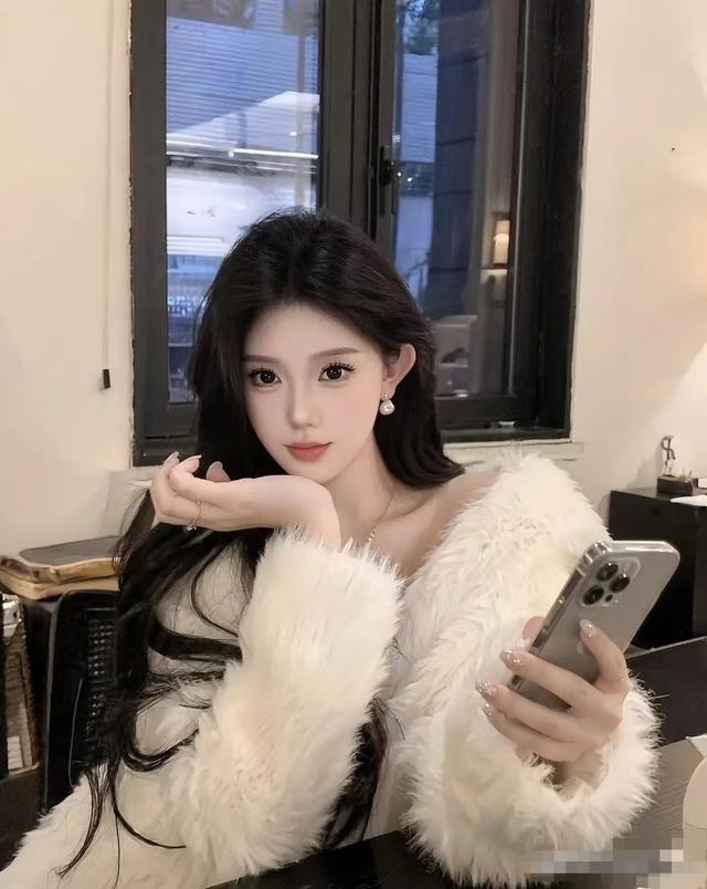 宁夏一校花美出圈，仙姿玉色，花容月貌，美得让人移不开眼！