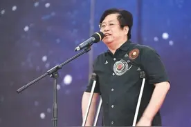 骂台湾当局，怒评乱象，拒绝央视，双腿残废的郑智化凭啥这么硬？图片