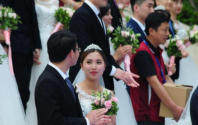 婚礼成本逼疯年轻人，结婚戒指成牺牲品，不是不想买而是买不起