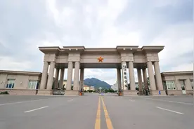 北京这所神秘的军校，只有6个专业，占地1万多亩，毕业年薪10万元图片