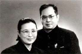 清华才子吴晗：爱上一个“睡美人”，一生不同纱帐，死也未能共穴图片