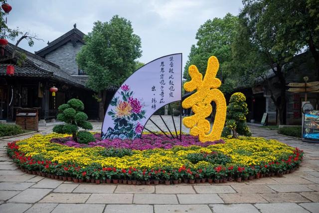 共庆华诞·月满台儿庄古城 | 2025双节假期漫游指南→