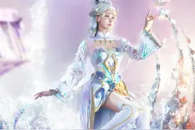 陈都灵cos女娲，身穿白色丝袜，头戴假发，造型超级好看图片