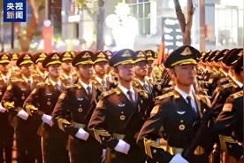 美论坛：为什么中国仪仗队在越南一亮相，越南女生就集体失控了呢图片