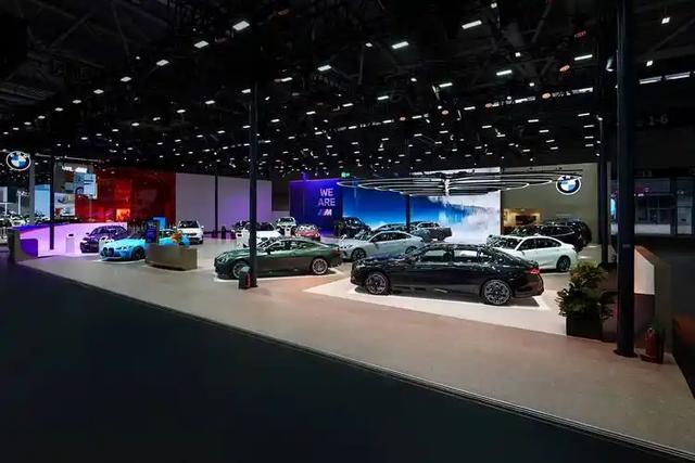 宝马Z4谢幕，30年敞篷传奇终结	，手动挡为何成最后救命稻草？