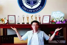 拿遍奖牌无人问，一朝十三天下知，古有名落孙山，今有名胜刘奔。图片