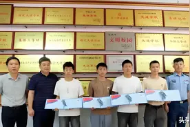 河南南阳小县城 飞行员辈出 空军战斗英雄杜凤瑞故里图片