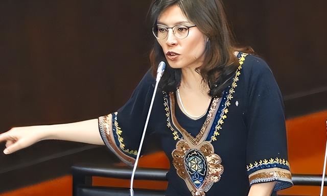 蒋万安再次亮明立场，坚持反对两岸统一，郑丽文也让大陆寒心了