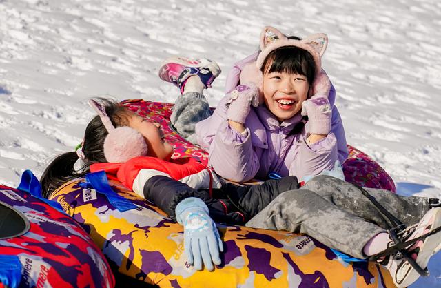 第十五届鸟巢欢乐冰雪季开幕 创新“双区”模式打造全民冬日狂欢