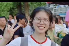 又火了！男孩高考誓师大会激情喊哕了，网友：哥，咱真没必要！图片