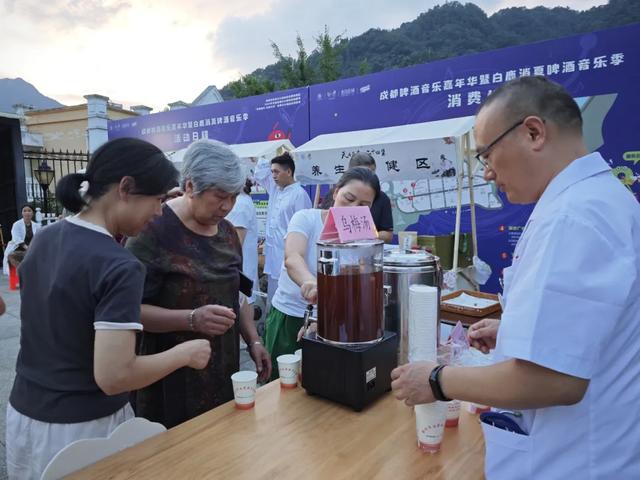 天府药市·二十四集点亮“夜”态新活力!彭州以千年药香深化“文旅+百业”“百业+文旅”融合创新