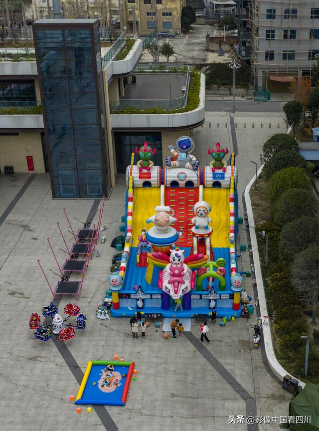 四川凉山：暂新的冕宁火车站