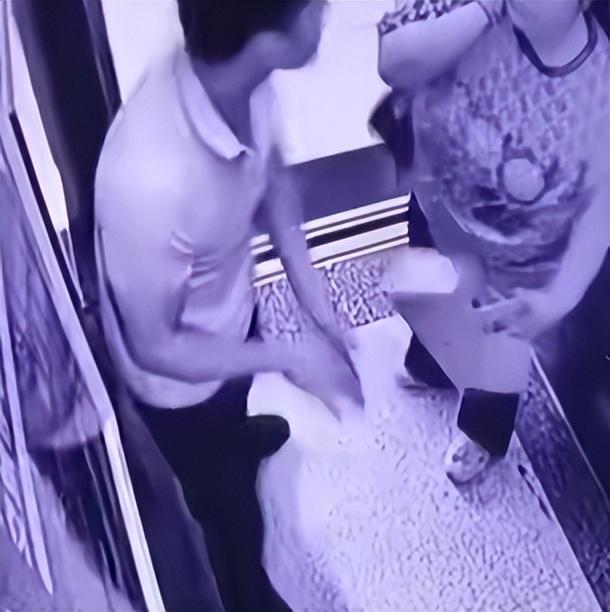 女子结婚14年遭丈夫家暴13年，回应为什么不离婚：没有妈妈会不考虑孩子，追究刑责是首要目标