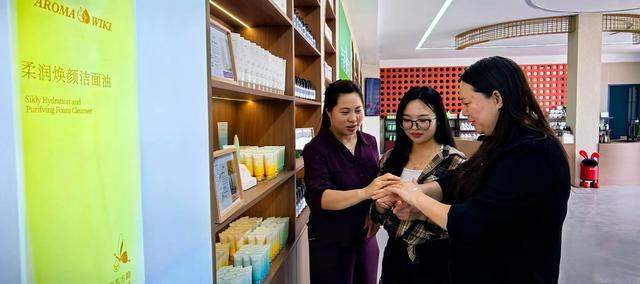 铜梁二坪:老虎口景区精油研学示范园“五一”迎客