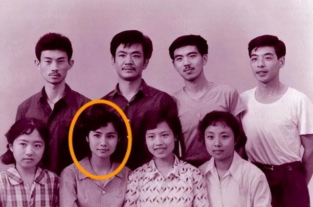 64岁徐俐晒北京小院	，和二婚丈夫住农村平房，院子大得能跑步