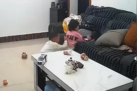 4岁侄子拿筷子戳女儿屁股！奶奶冷漠母亲崩溃，侄子父亲发声维护图片