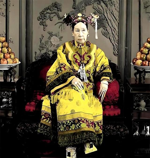 清朝灭亡后，李莲英姐姐才敢说出实情：慈禧其实不是病死的！