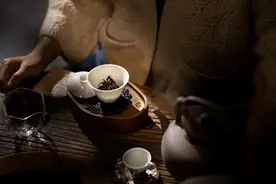 人过五十，“戒色”是顶级的自律，克制自己，晚年会更有福气图片