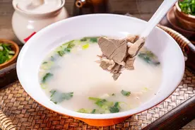 炖羊肉，记得放“1白2黄”，羊肉软烂入味，汤浓味道鲜，不膻味图片