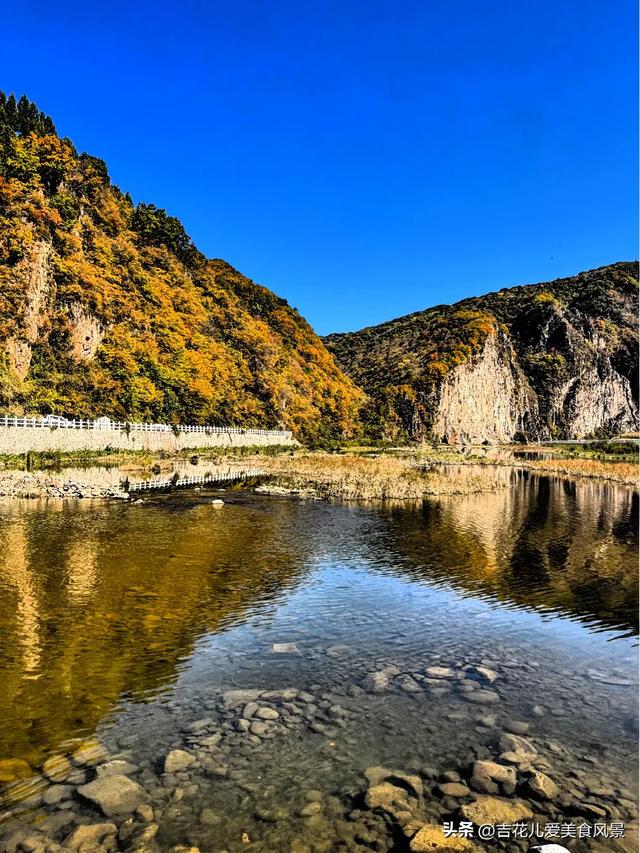 吉林长白山抚松秋韵～枫红映水伴云天