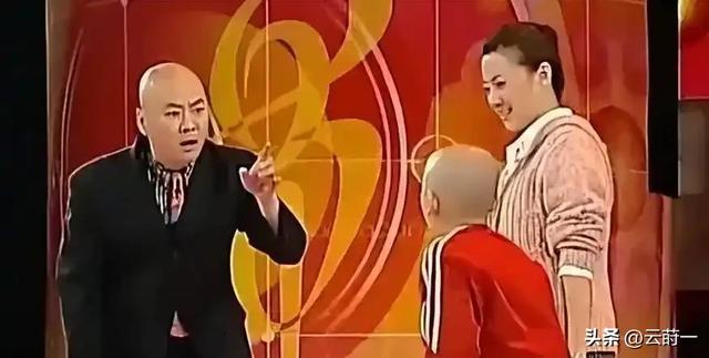 她是冯巩御用老婆，连登五年春晚后精神失常，如今50岁的她怎样了