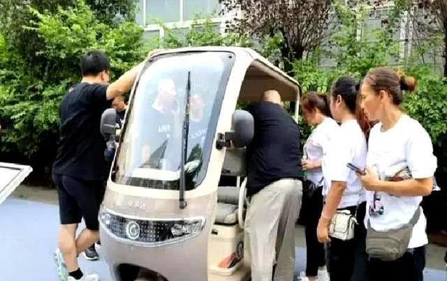 “老头乐”被禁后，多地出现新型接娃方式！合规上路，不查不扣