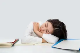 女生高考后一觉睡30个小时 高考后嗜睡是病吗？图片