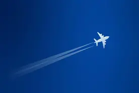 坐飞机真的越来越麻烦了图片