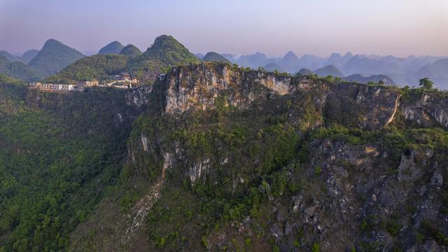 贵州兴义：云端探景 捕捉云海日出