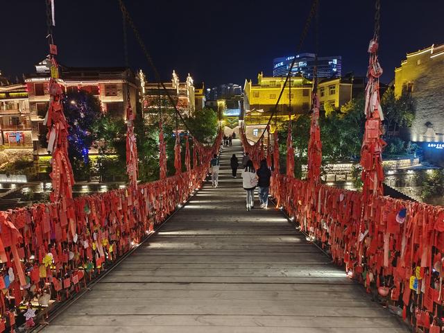湘西吉首的夜景很美