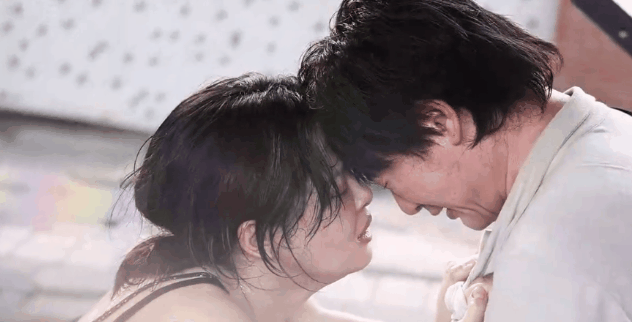 影后，就撕给他们看