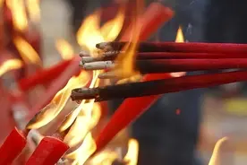 烧香为何一定是三根？每根分别代表什么？传统文化我们一定要知道图片