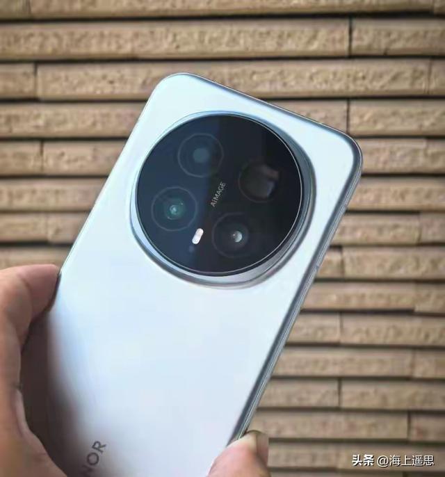 手机圈杀疯了，只有荣耀在踏实做好这两件事