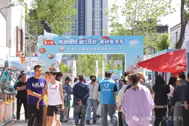 假日新体验！小龙虾邂逅西北味，天津这里双节联动图片