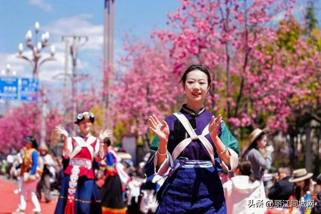 去丽江，赴一场春日之约！三多节里的非遗、美食与万人狂欢