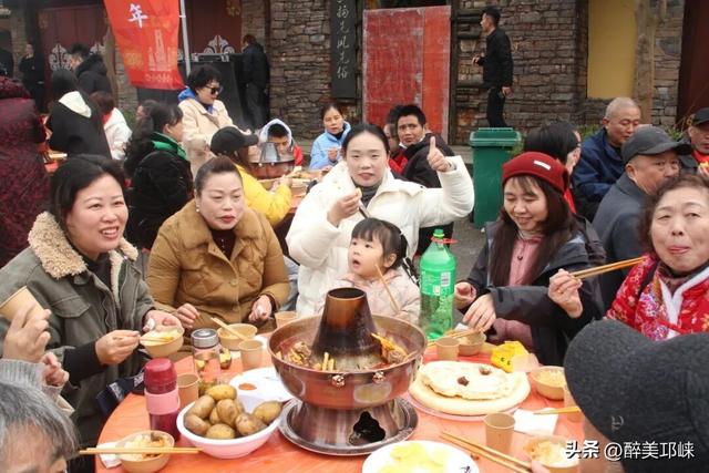 祈福、赏舞、品火锅，南宝山镇羌历年打造沉浸式民族文化盛宴