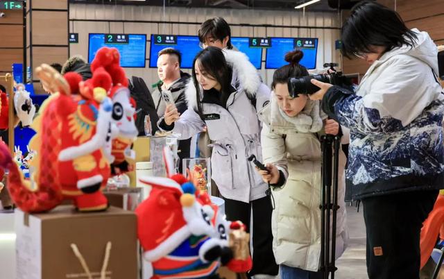 国际 IP“马墩墩”空降呼和浩特,这个冰雪季热度怎么接?