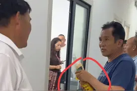 大衣哥引巨大争议！办满月酒区别对待村民，5699元茅台只给亲家喝图片