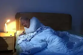 睡觉是“心衰”的放大镜？医生提醒：睡觉若有3个异常，尽快检查图片