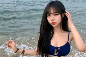 泳池美女比基尼鉴赏2图片