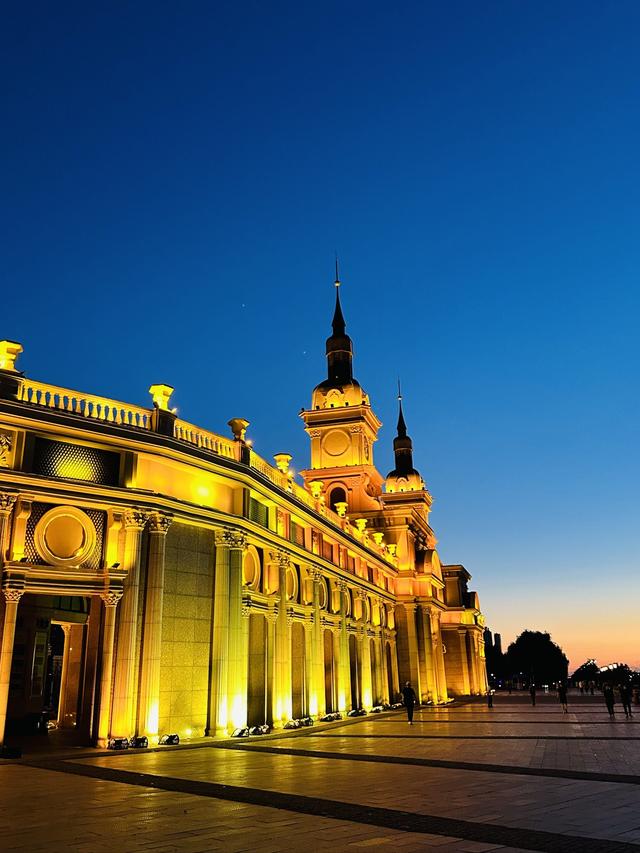 哈尔滨 4 月限定快乐：松花江跑冰排 + 早市烟火，错过等一年