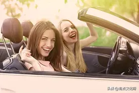 中国小伙去俄罗斯女友家，拜见未来的岳父岳母，没想到他们很冷淡图片