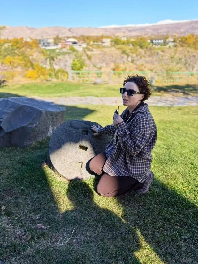 人均卡戴珊，这个忧伤又美丽的小国让我念念不忘