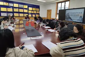 荥经县召开2025年中考语文复习研讨会图片